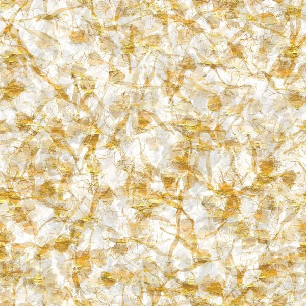 Złoty metaliczny ręcznie robiony papier ryżowy tekstury. Płynne tło arkusza washi ze złotymi płatkami metalu. Nowoczesna faktura ślubna, elegancka papeteria i minimalistyczny japoński styl zamazane elementy — Zdjęcie stockowe