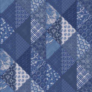 Denim Western mavi yamalı üçgen dokuması. İndigo vintage yıkama pamuk tekstil etkisi. Yamalı kot pantolon ev dekoru arka planı. Boho bandana yorgan dikme kumaş baskı malzemesi.