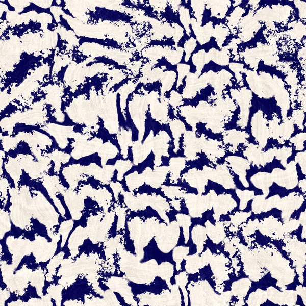 Kusursuz çivit mavisi deforme olmuş doku. Mavi örülmüş boro pamuk boyalı efekt arka planı. Japonya Batik direncini tekrarlıyor. Her yerde Asya yıldızları var.