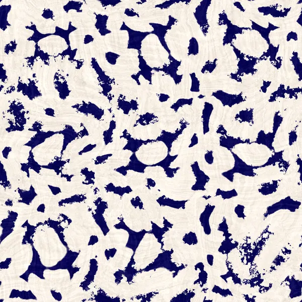 Kusursuz çivit mavisi deforme olmuş doku. Mavi örülmüş boro pamuk boyalı efekt arka planı. Japonya Batik direncini tekrarlıyor. Her yerde Asya yıldızları var.