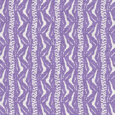 Lavanta çiftliği kırık şerit deseni. Çizgili ülke çizgileri parmak izlerinin üzerine örülmüş. Mor rustik baskılı kumaş efekti. Provence stili, pejmürde ev dekoru kumaşı..