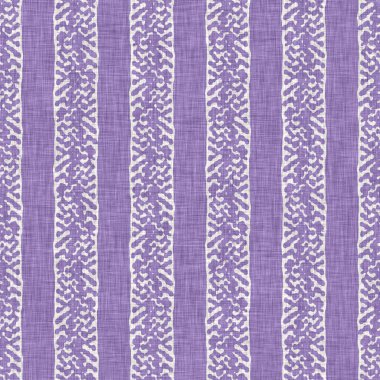 Lavanta çiftliği kırık şerit deseni. Çizgili ülke çizgileri parmak izlerinin üzerine örülmüş. Mor rustik baskılı kumaş efekti. Provence stili, pejmürde ev dekoru kumaşı..