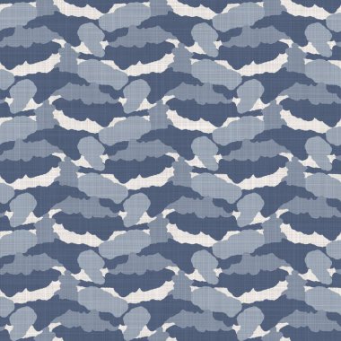 Fransız mavisi karalama motifli keten desenli. Tonal kır evi tarzı soyut karalama motifi arka planı. Basit bir kırsal kumaş tekstil etkisi. İlkel, pejmürde, şık bir kumaş..