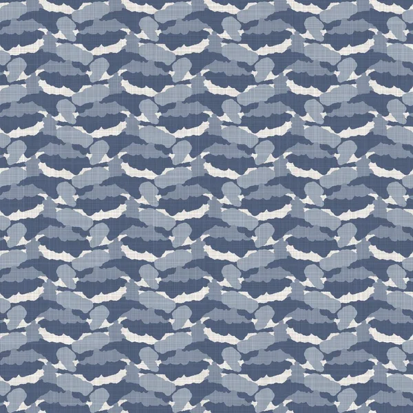 Fransız mavisi karalama motifli keten desenli. Tonal kır evi tarzı soyut karalama motifi arka planı. Basit bir kırsal kumaş tekstil etkisi. İlkel, pejmürde, şık bir kumaş..