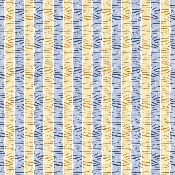 Απρόσκοπτη γαλλική χώρα κουζίνα ριγέ σχέδιο ύφασμα μοτίβο. Μπλε κίτρινο λευκό κάθετο ριγέ φόντο. Batik βαφή provence στυλ ρουστίκ υφαντό βαμβακερό ύφασμα. — Φωτογραφία Αρχείου