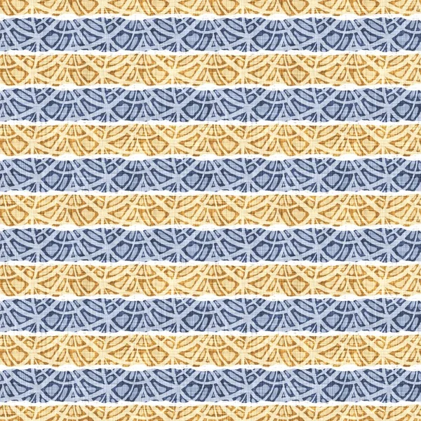 Kusursuz Fransız kırsal mutfak çizgili kumaş deseni. Mavi sarı beyaz yatay çizgili arka plan. Batik Boyası Kaynak Stili Kırsal Örgü Cottagecore Tekstili. 