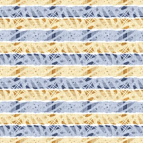 Płynny francuski kraj kuchnia paski wzór tkaniny druku. Niebieski żółty biały poziome tło w paski. Batik barwnik prowansalski styl rustykalny tkane cottagecore tekstylia. — Zdjęcie stockowe