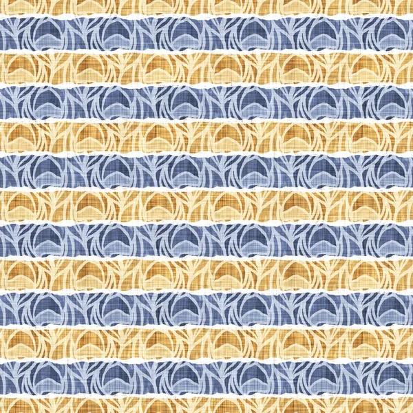 Sem costura francês país cozinha stripe tecido padrão de impressão. Azul amarelo branco horizontal listrado fundo. Batik tintura provence estilo rústico tecido cottagecore têxtil. — Fotografia de Stock