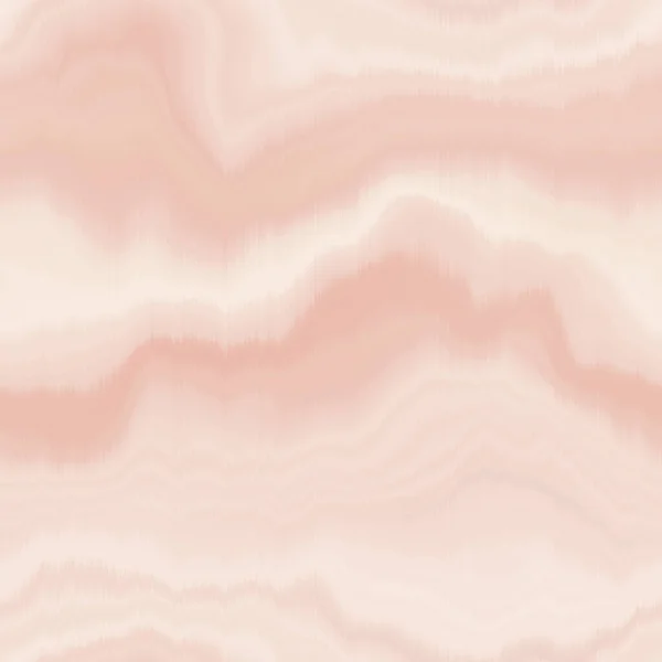 柔らかい波状のタイ染料ストライプシームレスパターン ピンクの白い有機不規則な波の背景 斑状斑状効果タイル — ストック写真
