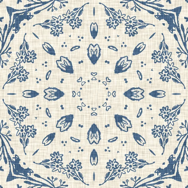 シャビーシックな家庭の装飾スタイルのためのフランスの青い花のフランス語のプリント生地パターン 素朴な農家カントリーコテージ花リネンシームレスな背景 パッチワークキルト効果モチーフタイル — ストック写真