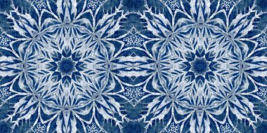 İndigo mavisi kar taneleri sınır arkaplanı. Frosty batik boyama efekti pürüzsüz kenar. Soğuk bayram şenliği kurdelesi. 