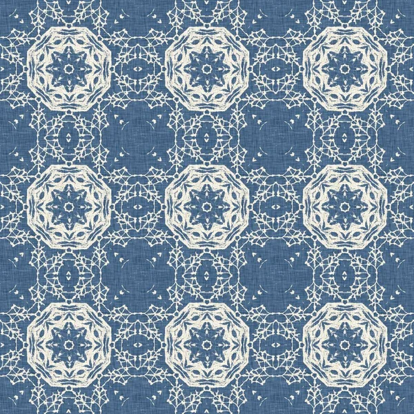 Çiftlik evi mavi kar tanesi desenli arka plan. Frosty batik damasch fransız efekti kusursuz arkaplan. Şenlikli soğuk tatil sezonu duvar kâğıdı döşemesi