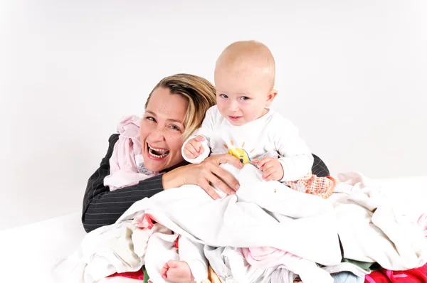 Glad mamma med sin son — Stockfoto