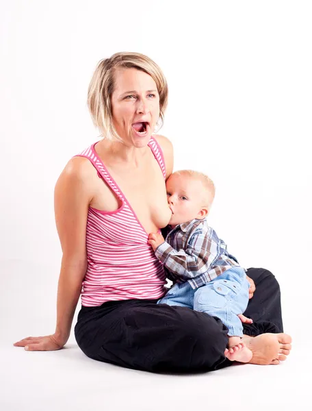 Mujer lactante y niño —  Fotos de Stock