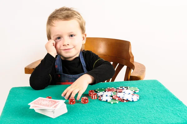Chłopiec gra w pokera — Zdjęcie stockowe