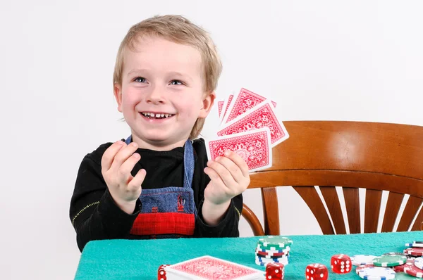 Ragazzo che gioca a poker — Foto Stock