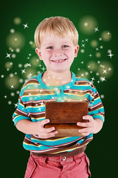 Niño con caja llena de milagros — Foto de Stock