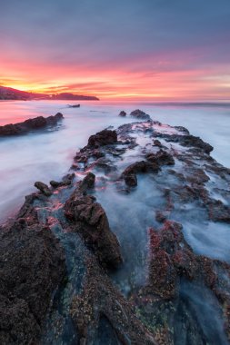 Crystal cove kırmızı gündoğumu