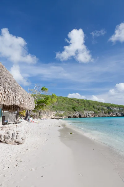 Ongerepte witte zand strand in Caribisch gebied — Stockfoto
