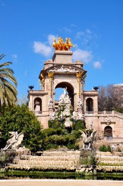 Barcelona ciudadela park lake çeşme altın quadriga ile bir