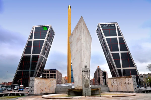 Torres inclinadas de Madrid (Puerta de Europa), España Imágenes de stock libres de derechos