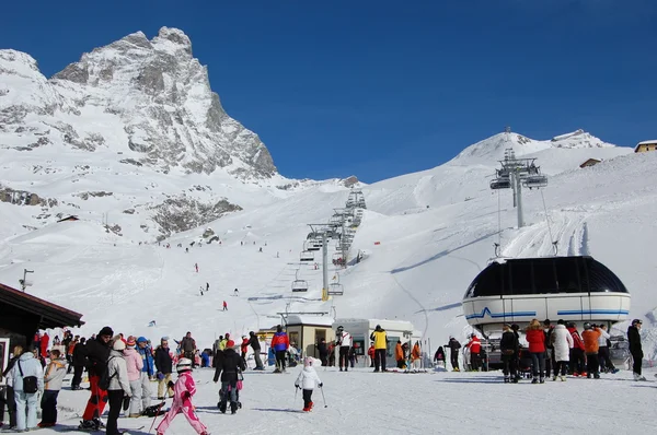 Ośrodek narciarski w valle d'aosta. Italia. Cervinia. — Zdjęcie stockowe