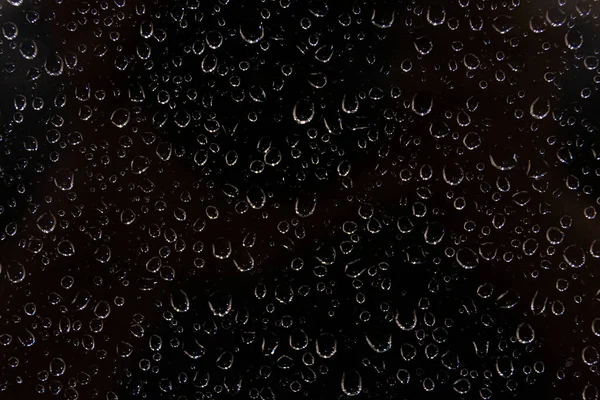 Крупный План Капель Воды Падающих Окно Дождливую Погоду Ночью Вид — стоковое фото