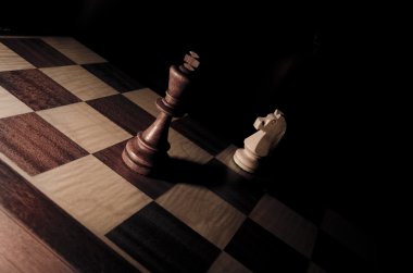 Şövalye kontrol siyah Kral