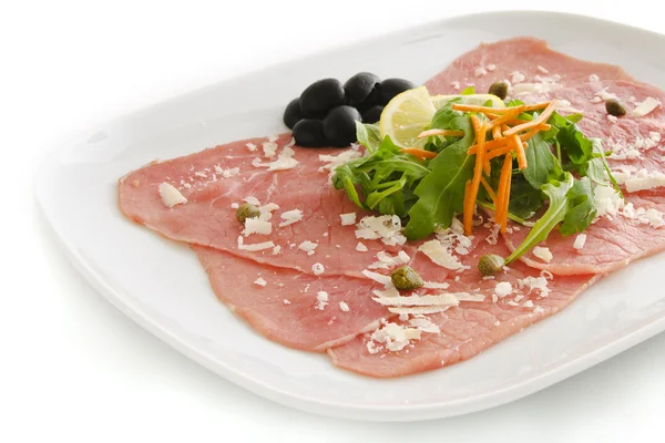 Carne blanca Carpaccio con queso parmesano —  Fotos de Stock