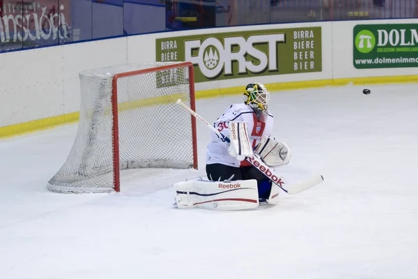 MILÁN, ITALIA - 15 DE NOVIEMBRE: A. Raycroft (Goalie HC Milan Red — Foto de Stock