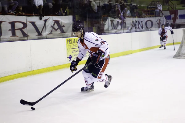 J. Knackstedt (H. C. Milan) Hockey sobre hielo italiano Premier League — Foto de Stock