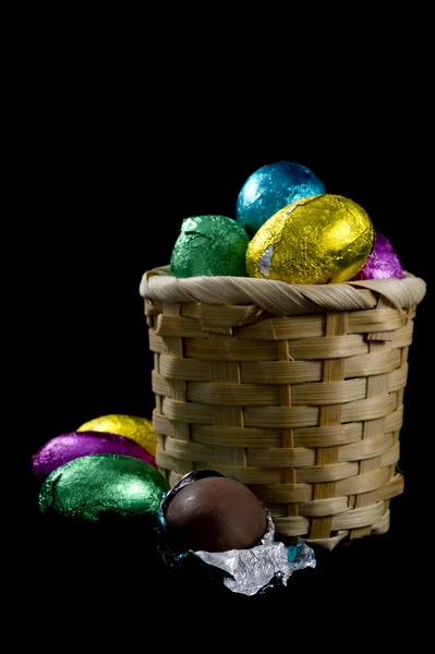 Cioccolatini pasquali ricoperti di caramelle pastello — Foto Stock