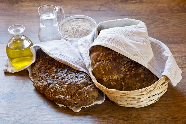 Bröd och vete spikelets — Stockfoto