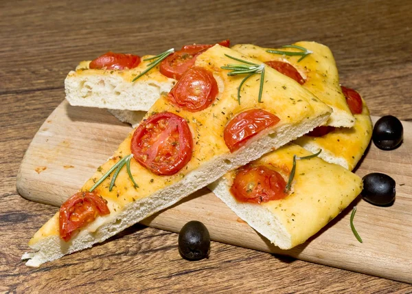 Focaccia domates ve Siyah Zeytin ile