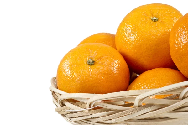 Mandarino (mandarino) in una tazza di paglia — Foto Stock