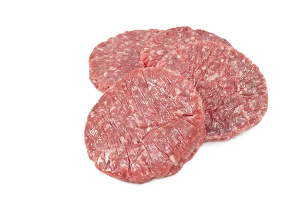 Ruwe hamburgers met doorzichtige beschermende folie — Stockfoto