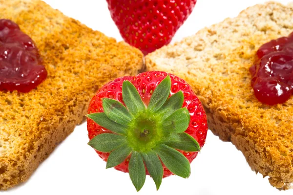 Süße Erdbeermarmelade auf Toast aus nächster Nähe — Stockfoto