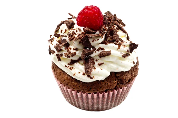 Muffin de chocolate com groselha e chantilly — Fotografia de Stock