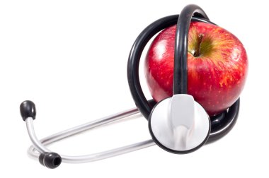 elma ve beyaz zemin üzerine stetoskop