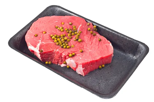Placa de plástico de carne fresca de supermercado — Fotografia de Stock