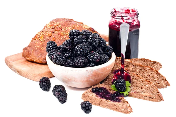 Balckberries jam a domácí plátky chleba — Stock fotografie