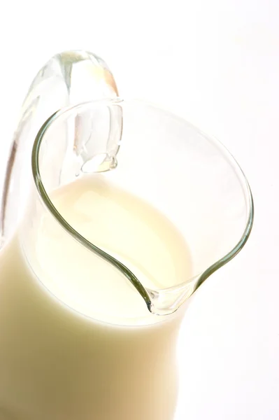 Cană de sticlă cu lapte — Fotografie, imagine de stoc
