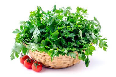 Beyaz bir arka planda domates izole maydanoz