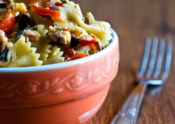 Pasta with salad — Stock Photo, Image