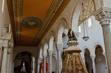 Otranto Katedrali: sütunları ayrıntı - Puglia. Güney İtalya