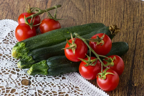 Tomates cherry y calabacín — Foto de Stock