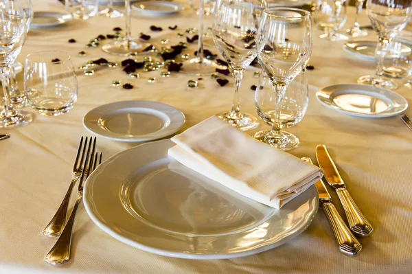 Fancy tavolo apparecchiato per una cena di nozze Immagini Stock Royalty Free