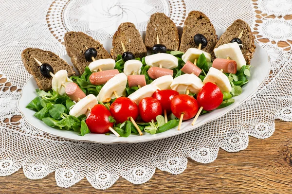 Čerstvý italský sýr a zelenina s chlebem — Stock fotografie