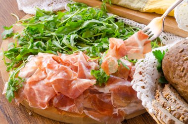 Prosciutto crudo jambon ile yeşil der ki