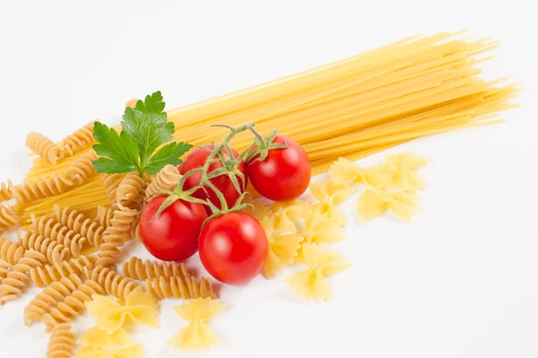 Pasta italiana mixta en fondo blanco — Foto de Stock